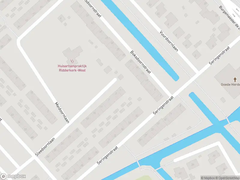 Ambulance met grote spoed naar de Sleedoornlaan in Ridderkerk