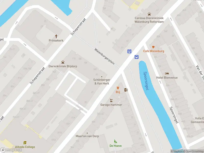 Ambulance met gepaste spoed naar de Walenburgerplein in Rotterdam
