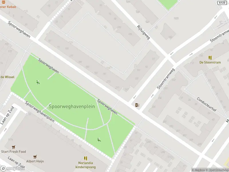 Ambulance met grote spoed naar de Spoorweghaven in Rotterdam