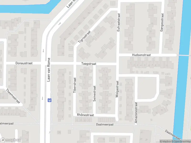 Ambulance met gepaste spoed naar de Seinestraat in Alkmaar