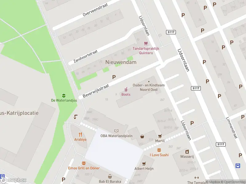 Ambulance met gepaste spoed naar de Beverwijkstraat in Amsterdam