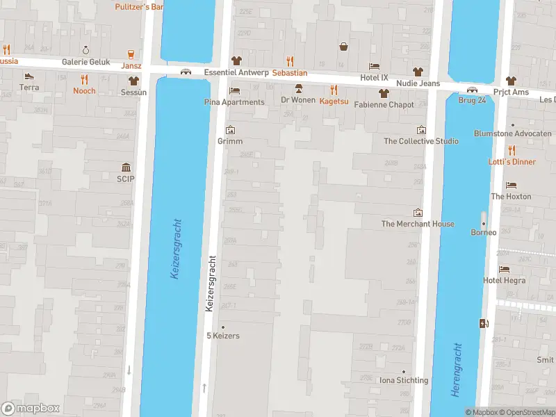 Ambulance met gepaste spoed naar de Wolvenstraat in Amsterdam