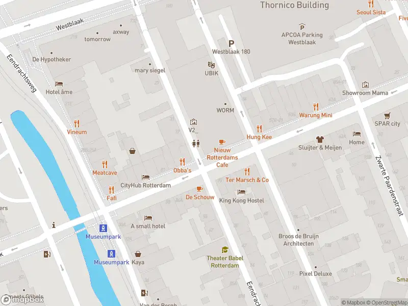 Ambulance met grote spoed naar de Witte de Withstraat in Rotterdam