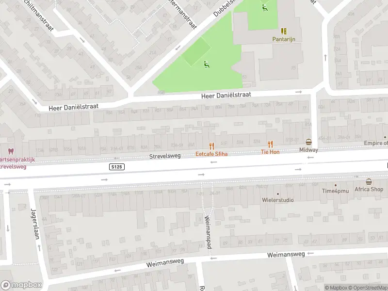 Ambulance met grote spoed naar de Strevelsweg in Rotterdam