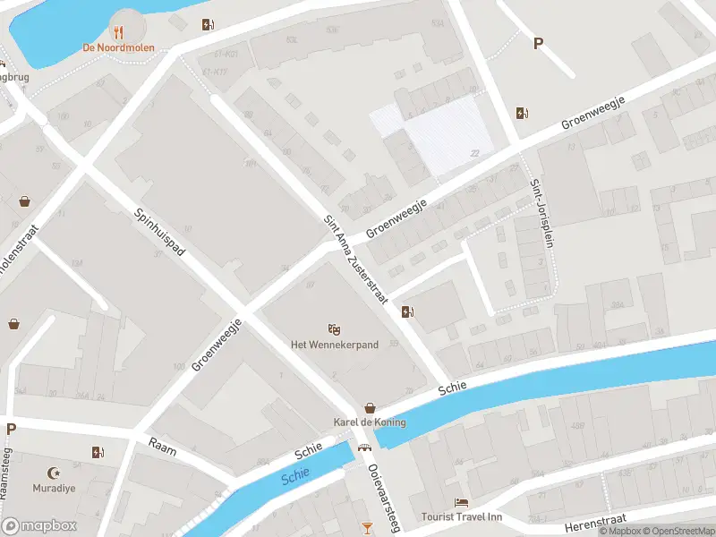 Ambulance met gepaste spoed naar de Sint Anna Zusterstraat in Schiedam