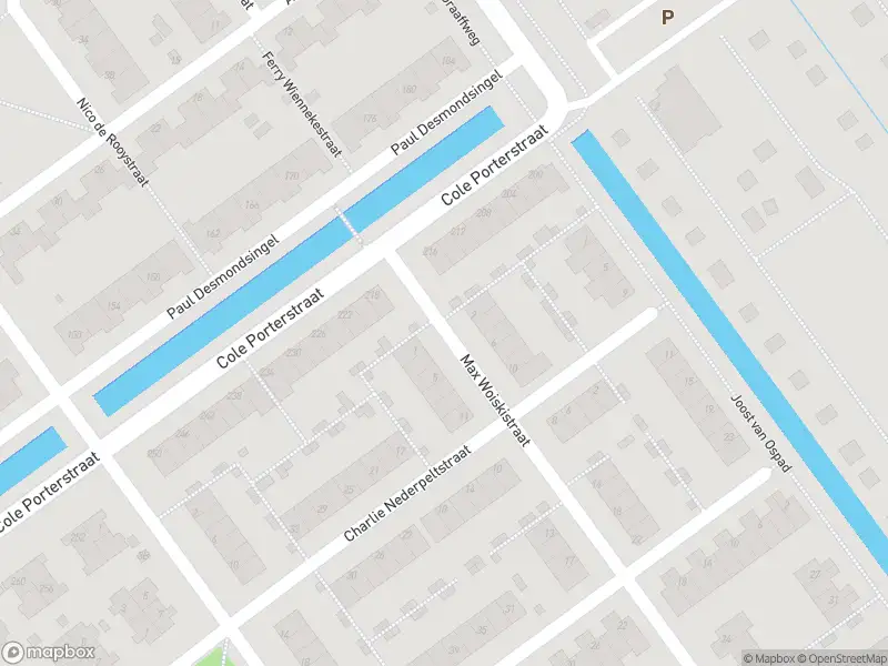 Ambulance met gepaste spoed naar de Max Woiskistraat in Rotterdam