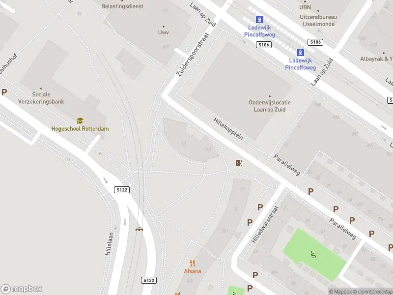 Ambulance met grote spoed naar de Hillekopplein in Rotterdam