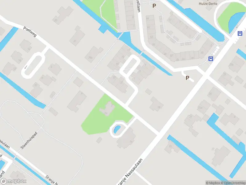 Ambulance met grote spoed naar de Poelweg in Warmond