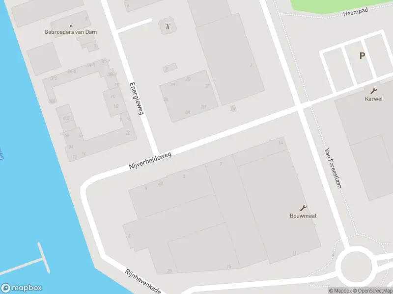 Ambulance met grote spoed naar de Nijverheidsweg in Alphen aan den Rijn