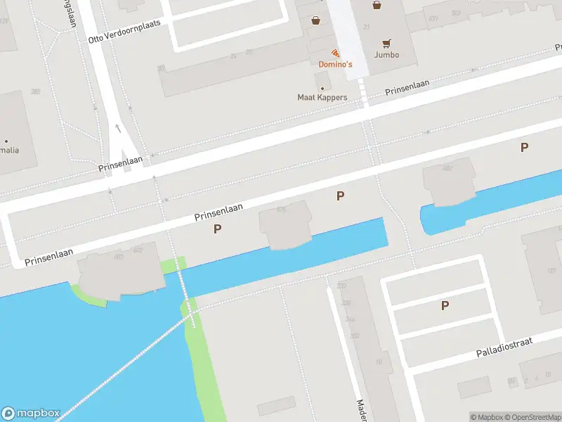 Ambulance met grote spoed naar de Prinsenlaan in Rotterdam