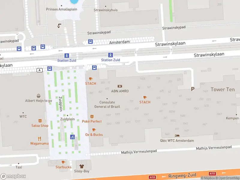 Ambulance met grote spoed naar de Strawinskylaan in Amsterdam