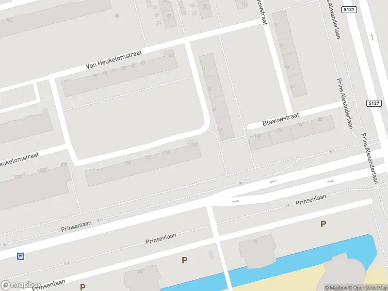 Ambulance met grote spoed naar de Van Heukelomstraat in Rotterdam