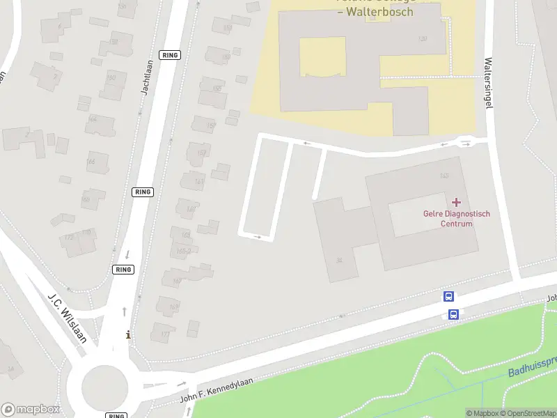 Brandweer met gepaste spoed naar de Badhuisweg in Apeldoorn vanwege reinigen van het wegdek