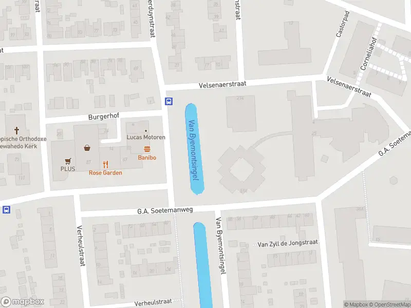 Ambulance met grote spoed naar de G.A.Soetemanweg in Pernis Rotterdam