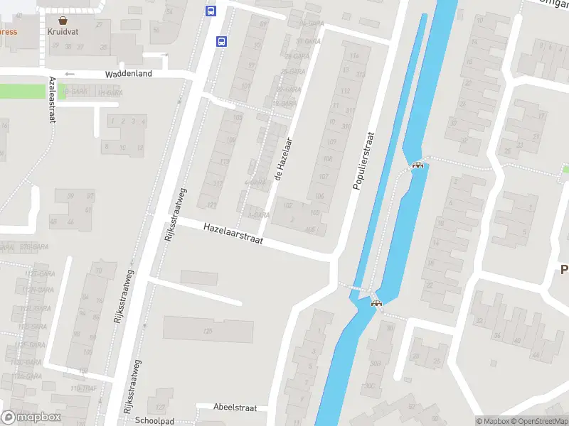 Ambulance met grote spoed naar de De Hazelaar in Duivendrecht