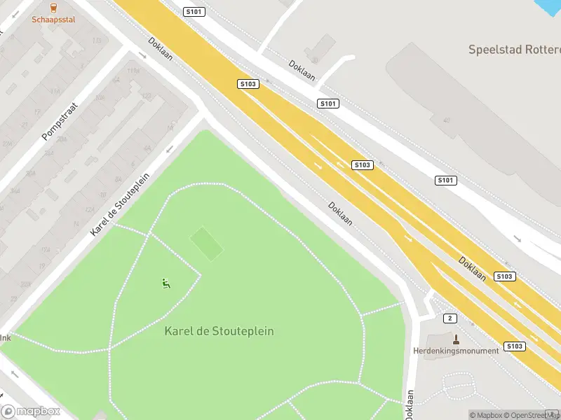 Ambulance met gepaste spoed naar de Doklaan in Rotterdam