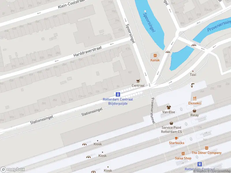 Ambulance met grote spoed naar de Stationssingel in Rotterdam