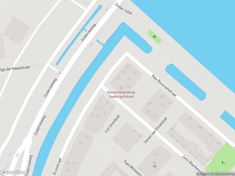 Ambulance met grote spoed naar de Kea Boumanstraat in Amsterdam