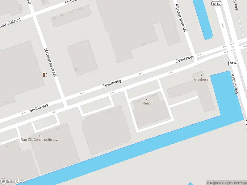 Ambulance met grote spoed naar de Sevillaweg in Rotterdam