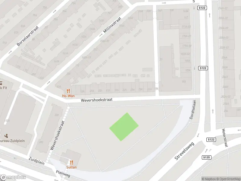 Ambulance met gepaste spoed naar de Wevershoekstraat in Rotterdam