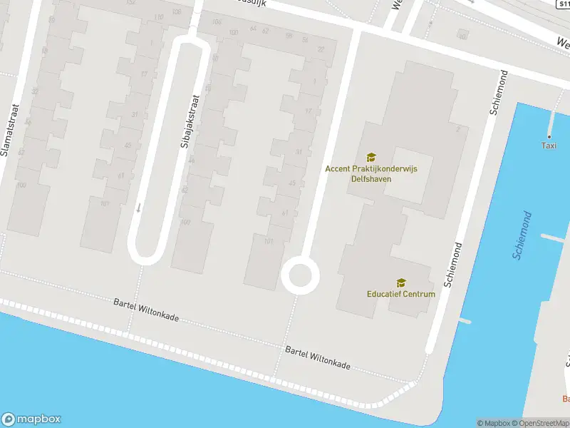 Ambulance met grote spoed naar de Japarastraat in Rotterdam