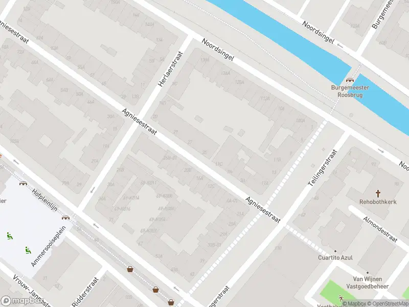Ambulance met gepaste spoed naar de Agniesestraat in Rotterdam