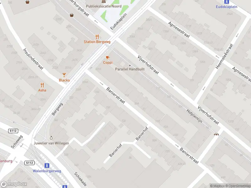 Ambulance met grote spoed naar de Banierstraat in Rotterdam