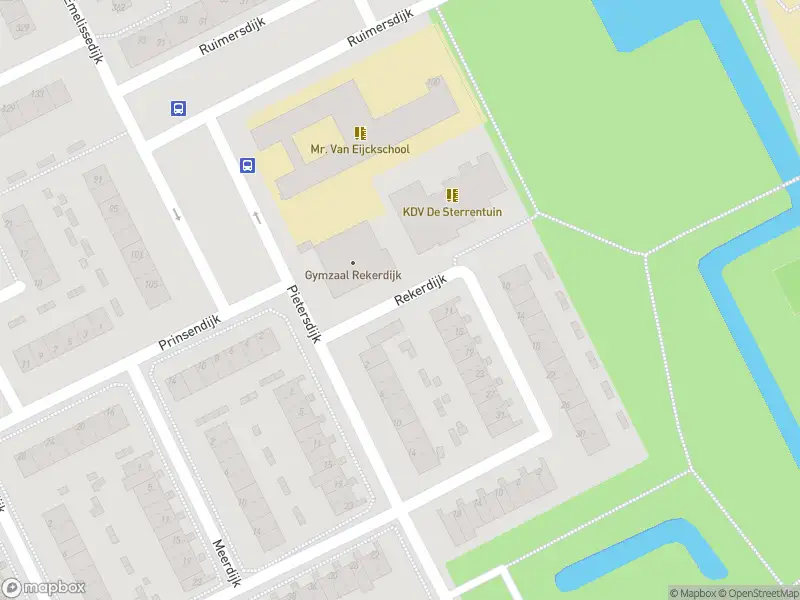 Ambulance met grote spoed naar de Rekerdijk in Rotterdam