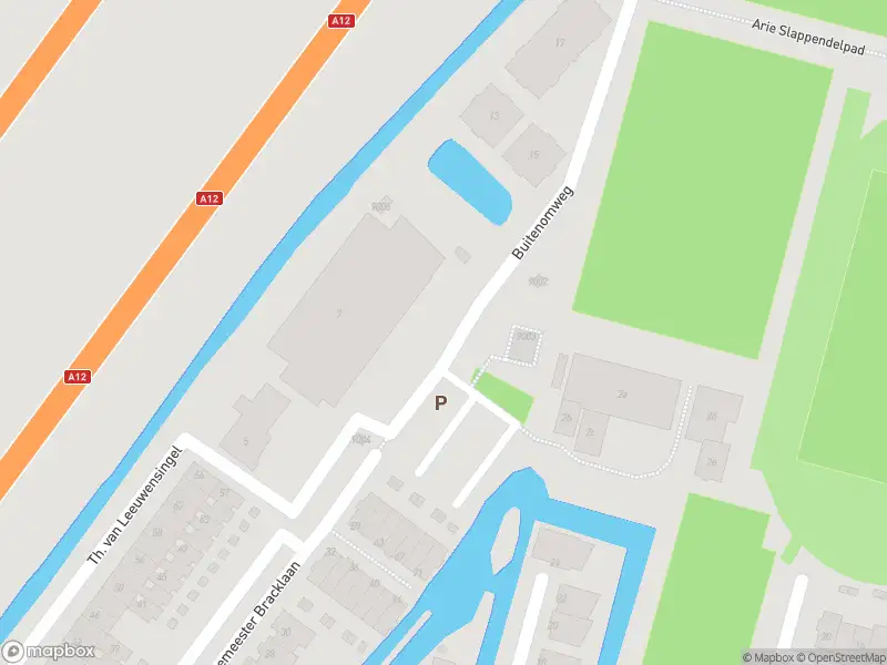 Ambulance met grote spoed naar de Buitenomweg in Reeuwijk