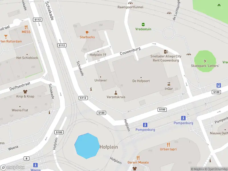 Ambulance met grote spoed naar de Hofplein in Rotterdam