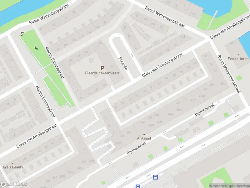 Ambulance met grote spoed naar de Claus van Amsbergstraat in Amsterdam