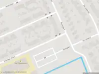 Brandweer met gepaste spoed naar de Groninger Kroon in Hoogezand vanwege een buitenbrand