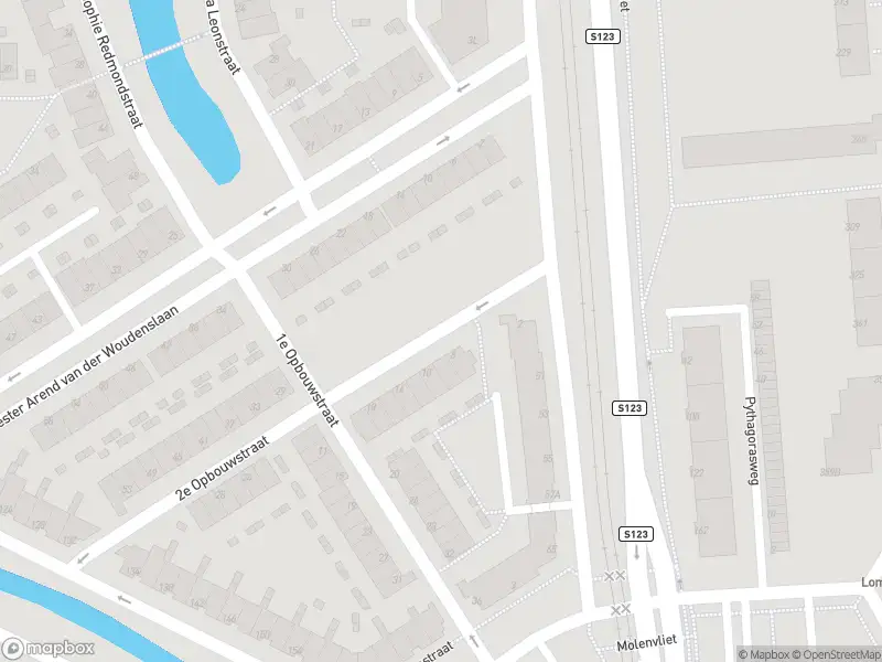 Ambulance met grote spoed naar de 2e Opbouwstraat in Rotterdam