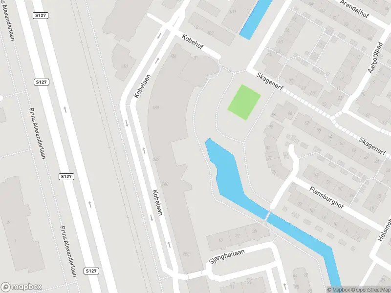 Ambulance met grote spoed naar de Kobelaan in Rotterdam