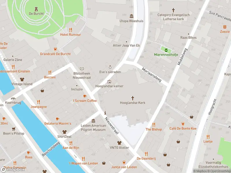 Ambulance met grote spoed naar de Middelweg in Leiden