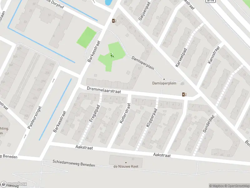 Ambulance met gepaste spoed naar de Dremmelaarstraat in Rotterdam