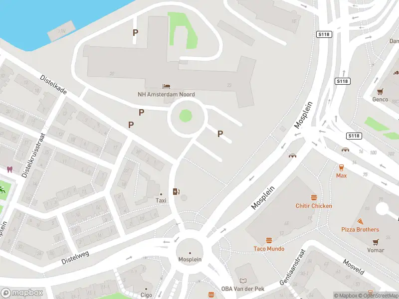 Ambulance met grote spoed naar de Kamperfoelieweg in Amsterdam