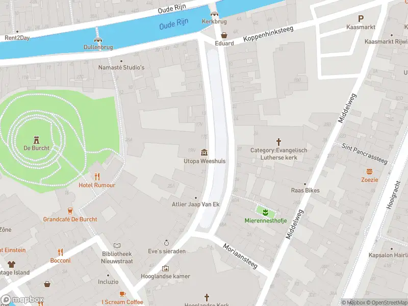 Ambulance met grote spoed naar de Oude Singel in Leiden
