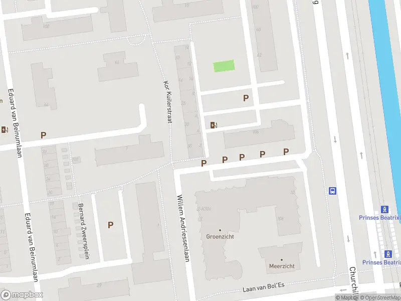 Ambulance met grote spoed naar de Albert van Raalteplein in Schiedam