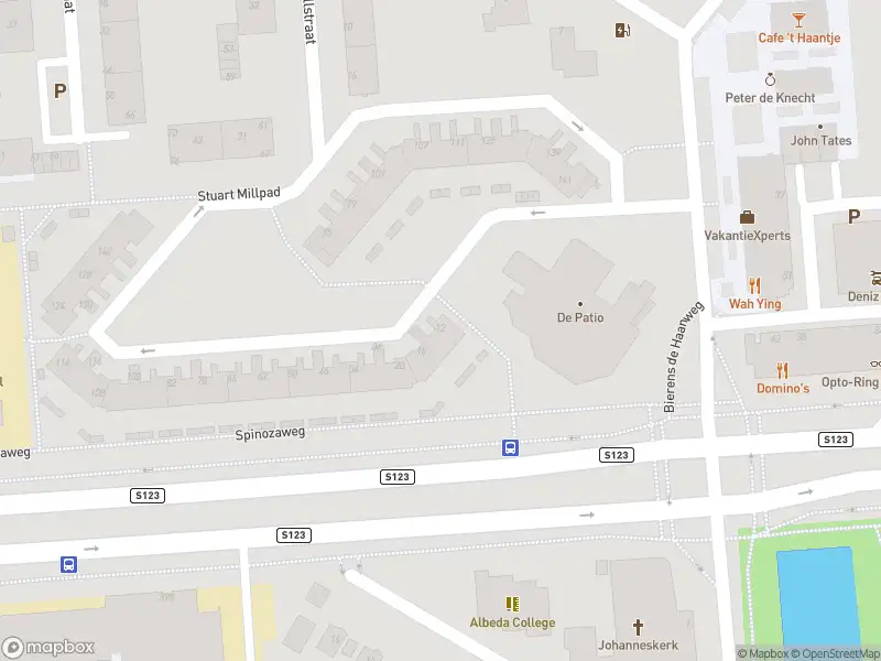 Ambulance met grote spoed naar de Bergsonstraat in Rotterdam