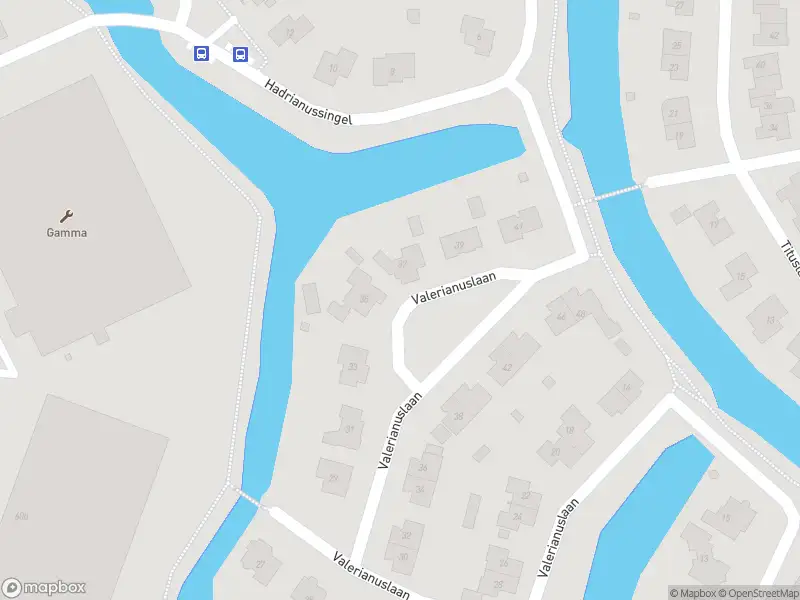 Politie naar de Valerianuslaan in Beuningen vanwege voertuigen te water