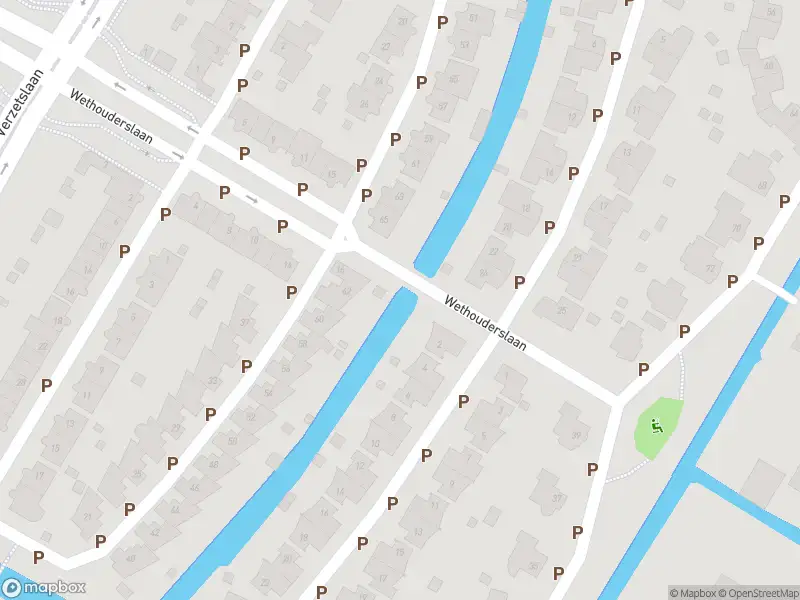 Ambulance met grote spoed naar de Speulderbos in Purmerend