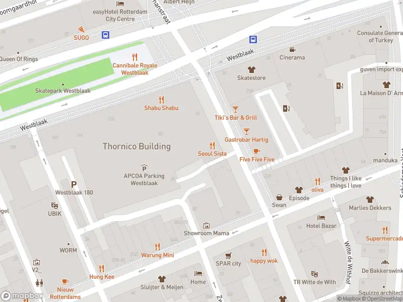 Ambulance met gepaste spoed naar de Hartmansstraat in Rotterdam