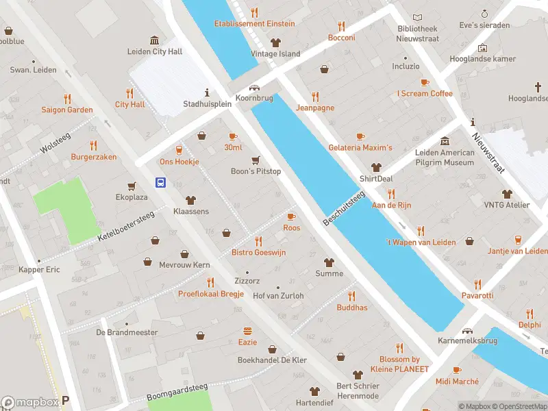 Ambulance met grote spoed naar de Rapenburg in Leiden