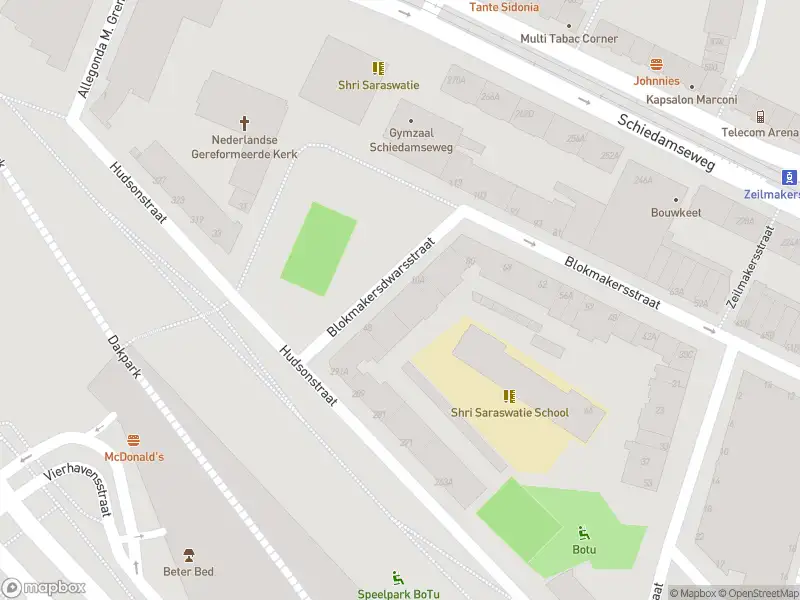 Ambulance met grote spoed naar de Blokmakersdwarsstraat in Rotterdam