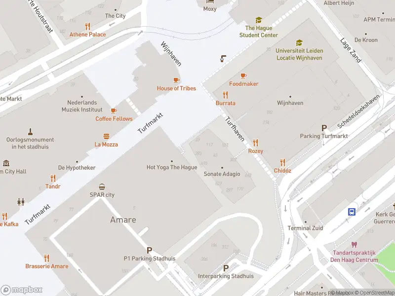 Ambulance met gepaste spoed naar de Zwarteweg in 's-Gravenhage