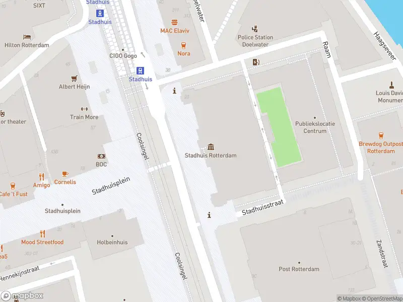 Ambulance met gepaste spoed naar de Doelwater in Rotterdam