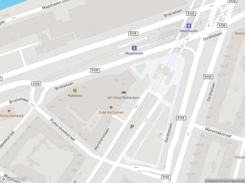 Ambulance met grote spoed naar de Mijnsherenlaan in Rotterdam