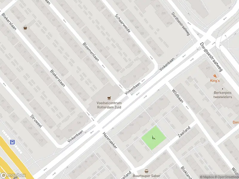 Ambulance met grote spoed naar de Vinkenbaan in Rotterdam