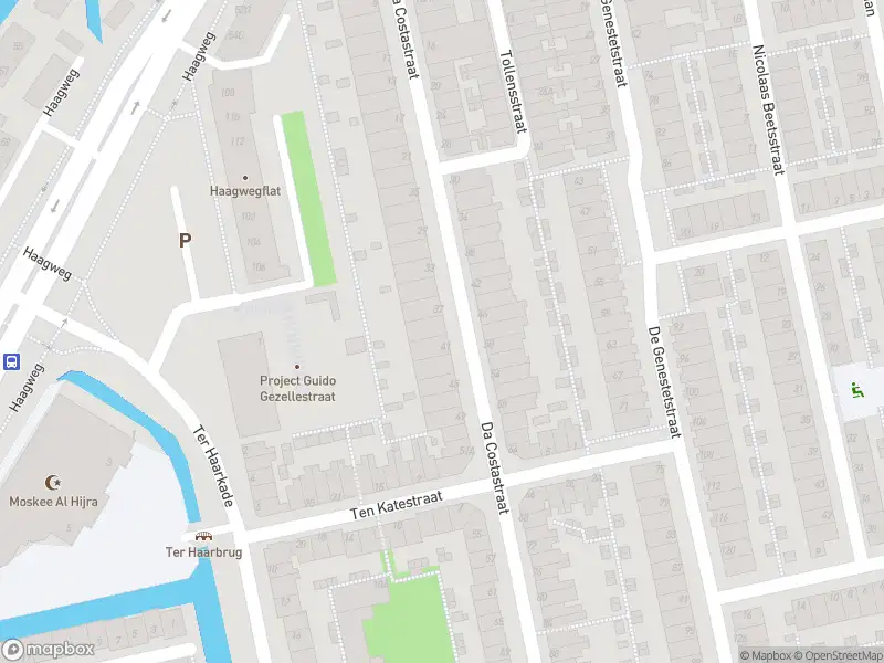 Ambulance met gepaste spoed naar de De Genestetstraat in Leiden